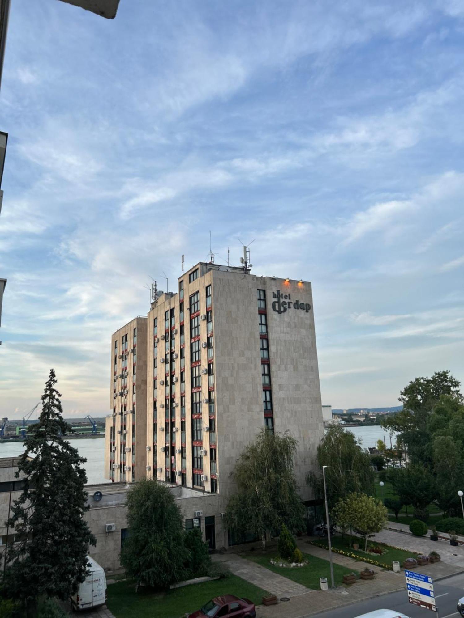 Adam'S Apartment 1 Кладово Экстерьер фото